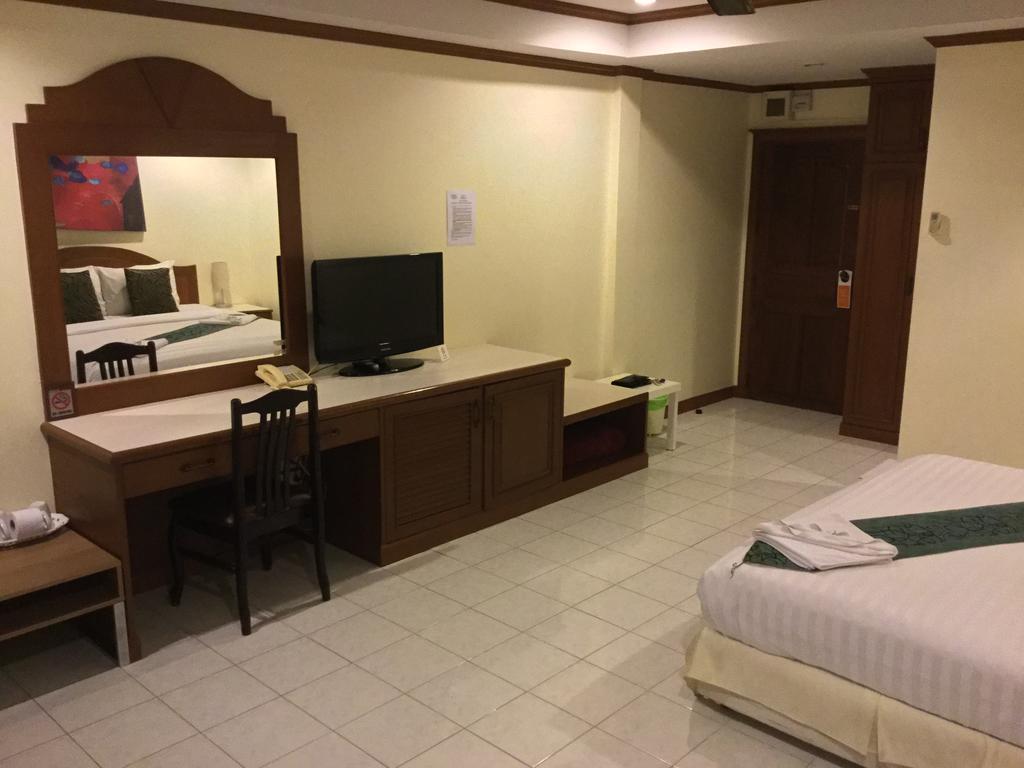 The Yim Siam Hotel Patong Esterno foto