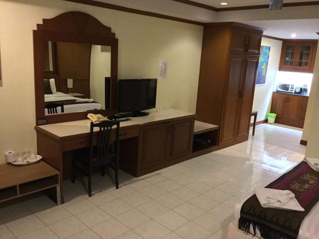 The Yim Siam Hotel Patong Esterno foto
