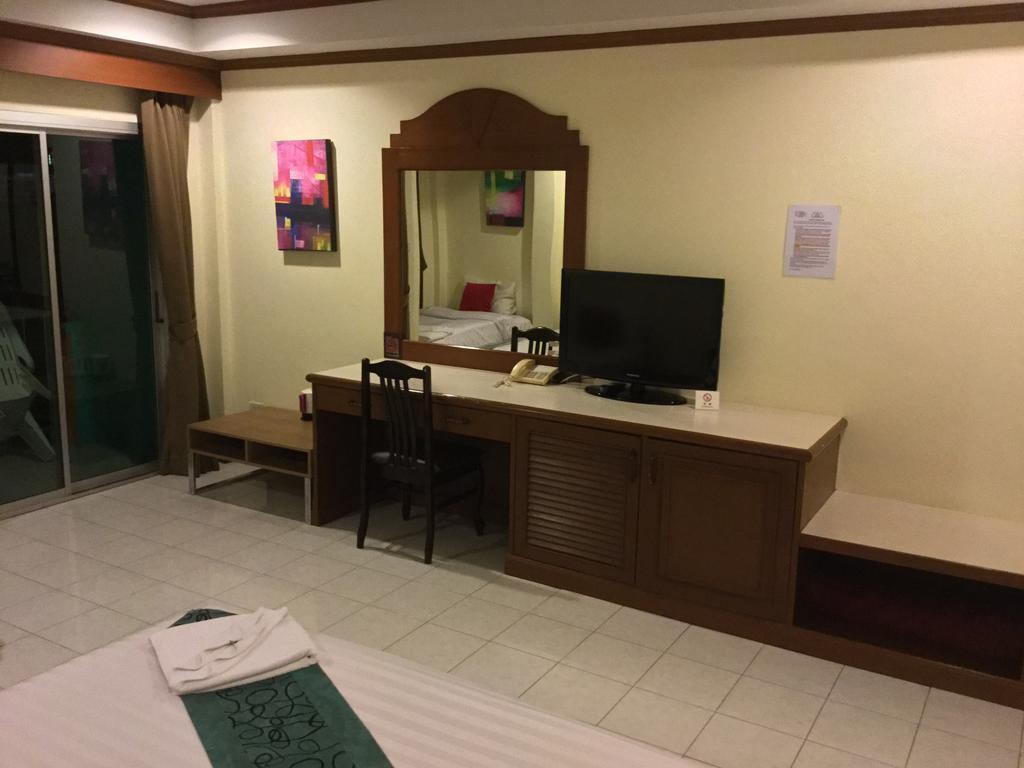 The Yim Siam Hotel Patong Esterno foto