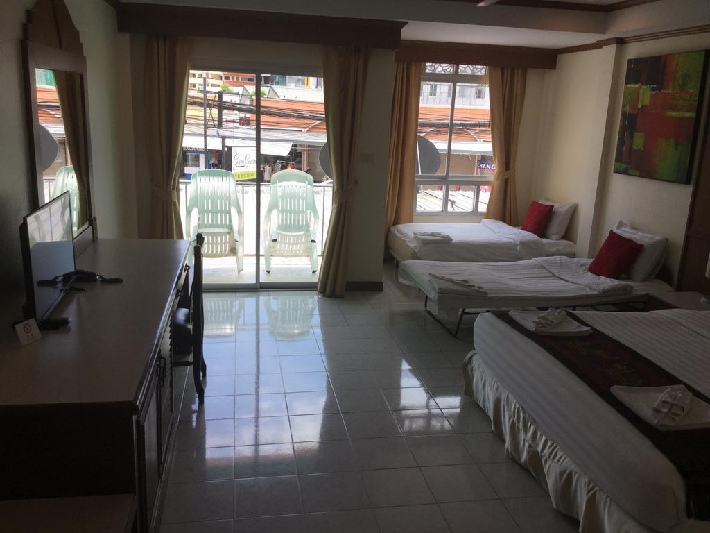 The Yim Siam Hotel Patong Esterno foto