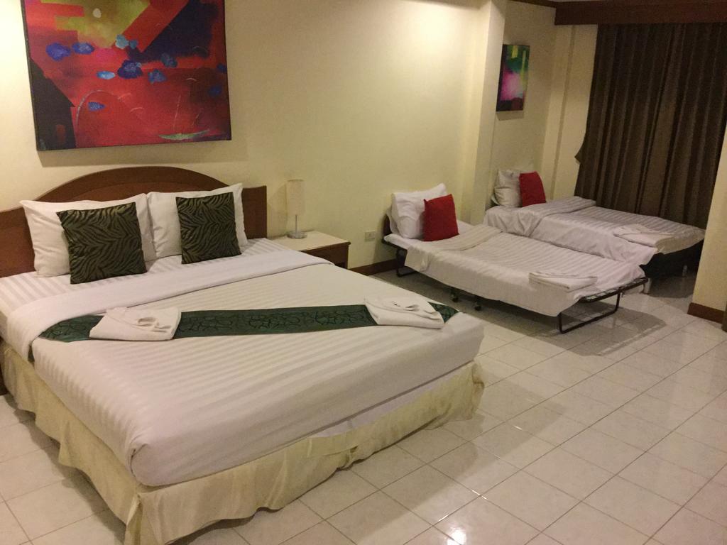 The Yim Siam Hotel Patong Esterno foto