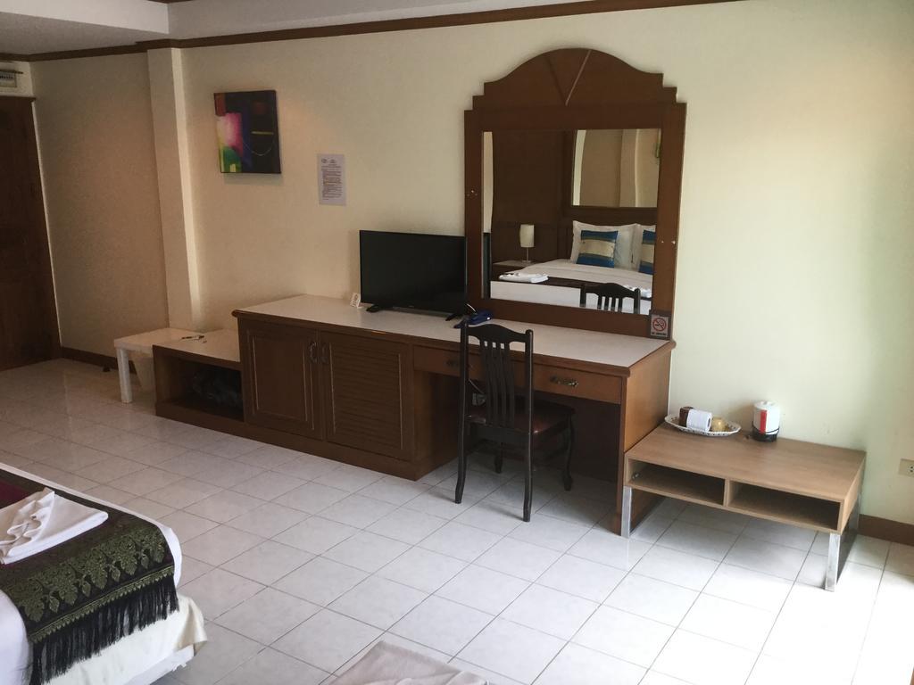 The Yim Siam Hotel Patong Esterno foto