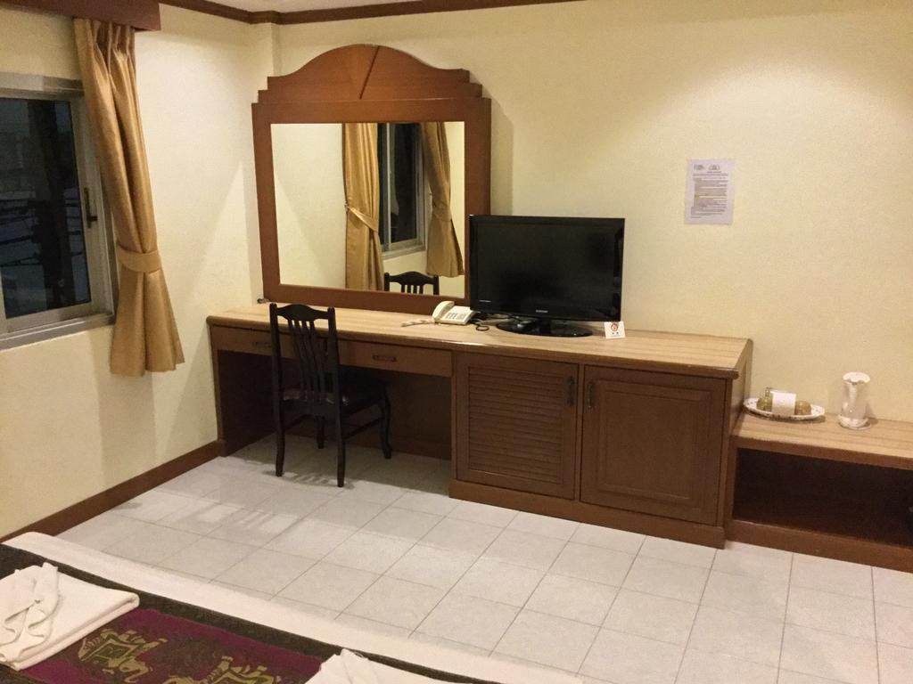 The Yim Siam Hotel Patong Esterno foto