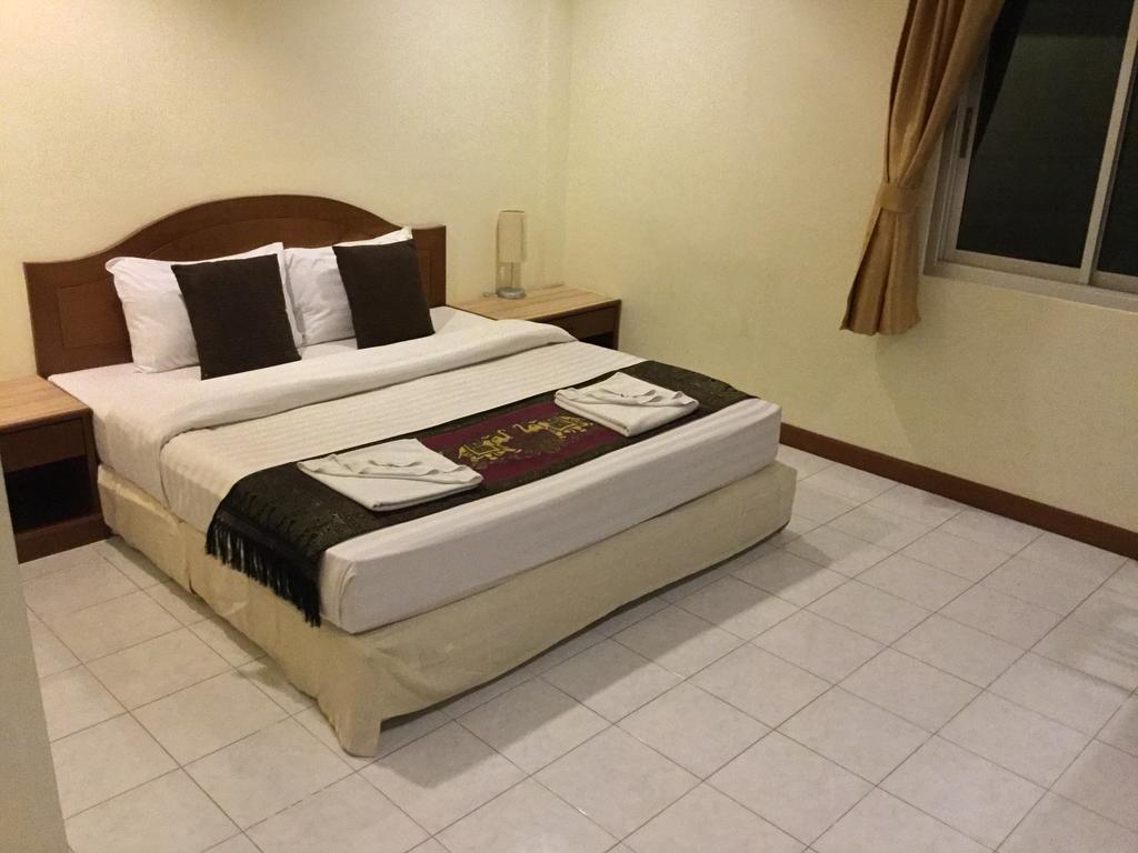 The Yim Siam Hotel Patong Esterno foto