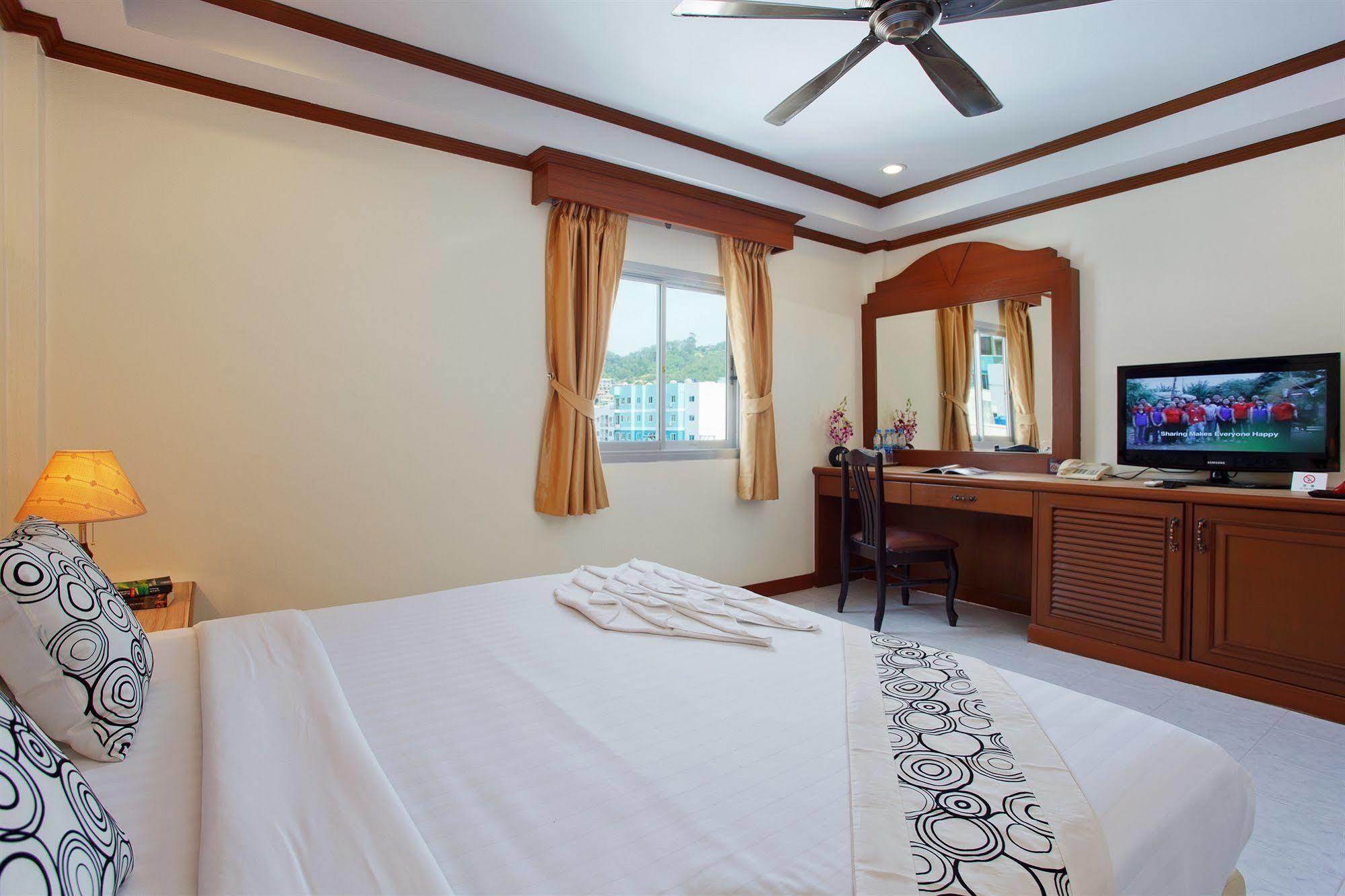 The Yim Siam Hotel Patong Esterno foto