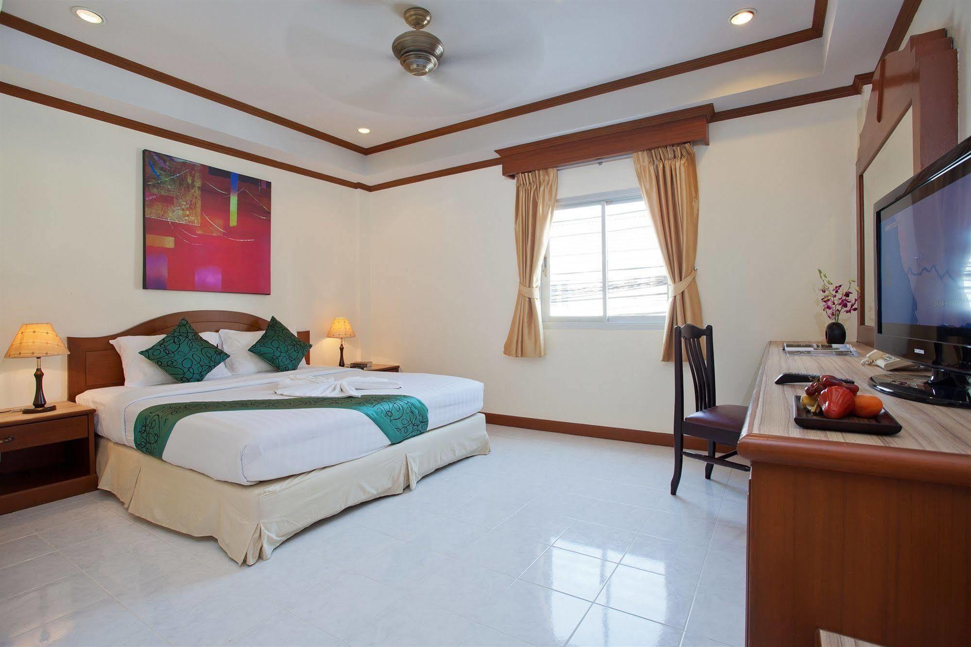 The Yim Siam Hotel Patong Esterno foto