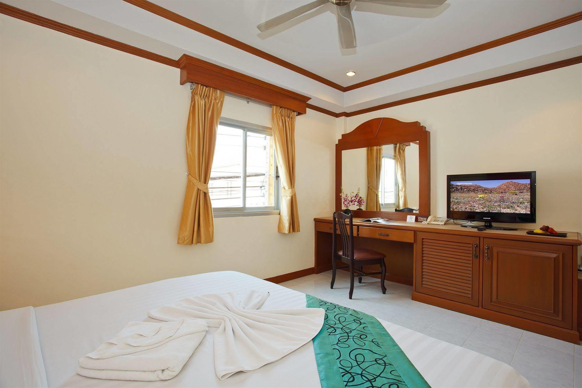 The Yim Siam Hotel Patong Esterno foto