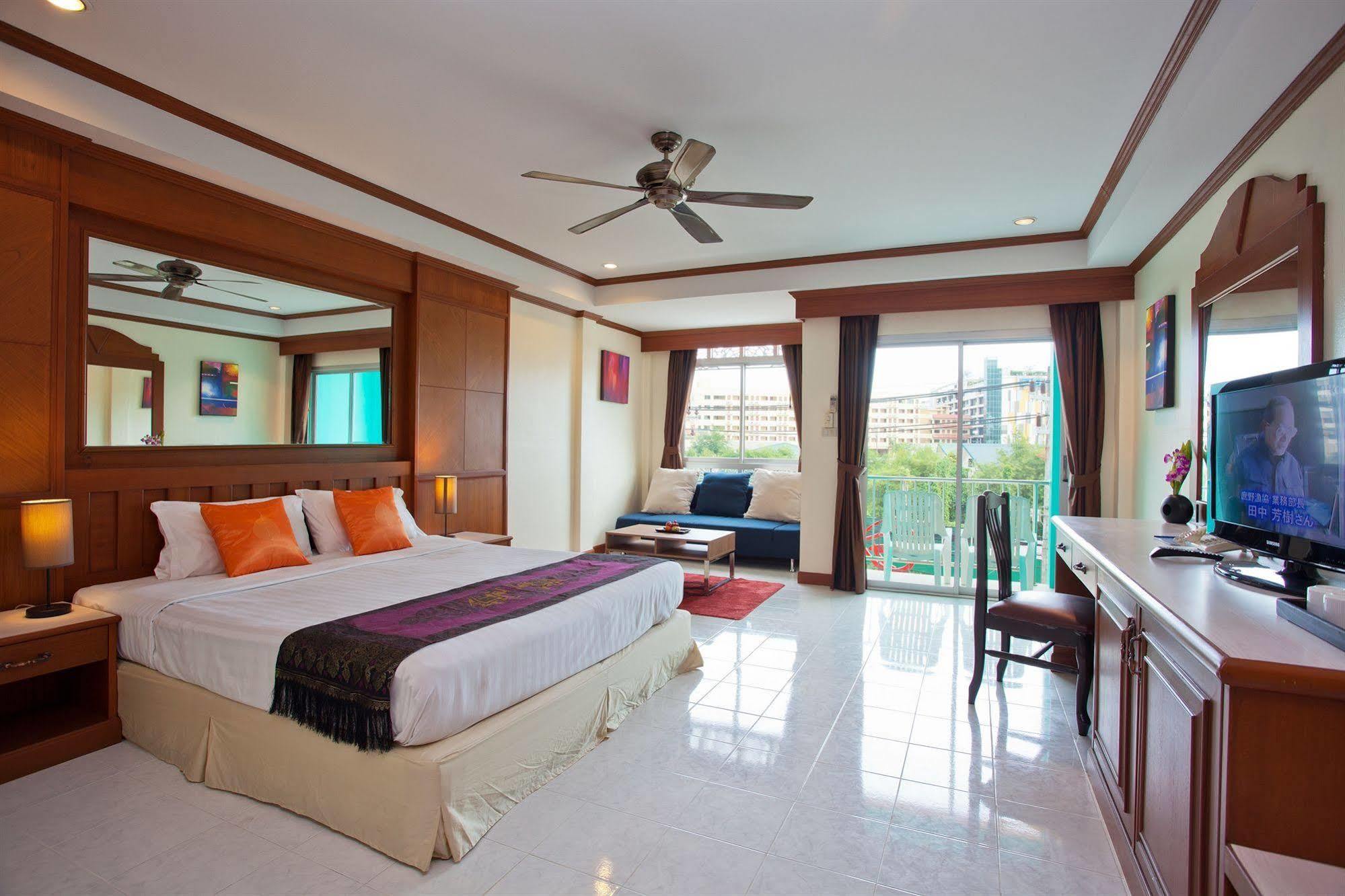 The Yim Siam Hotel Patong Esterno foto