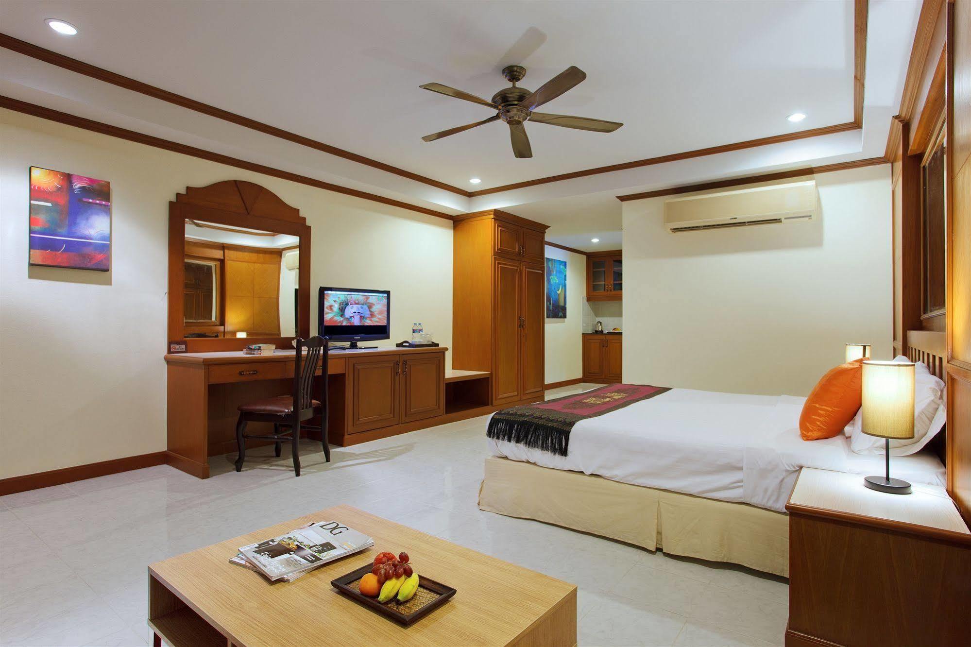 The Yim Siam Hotel Patong Esterno foto