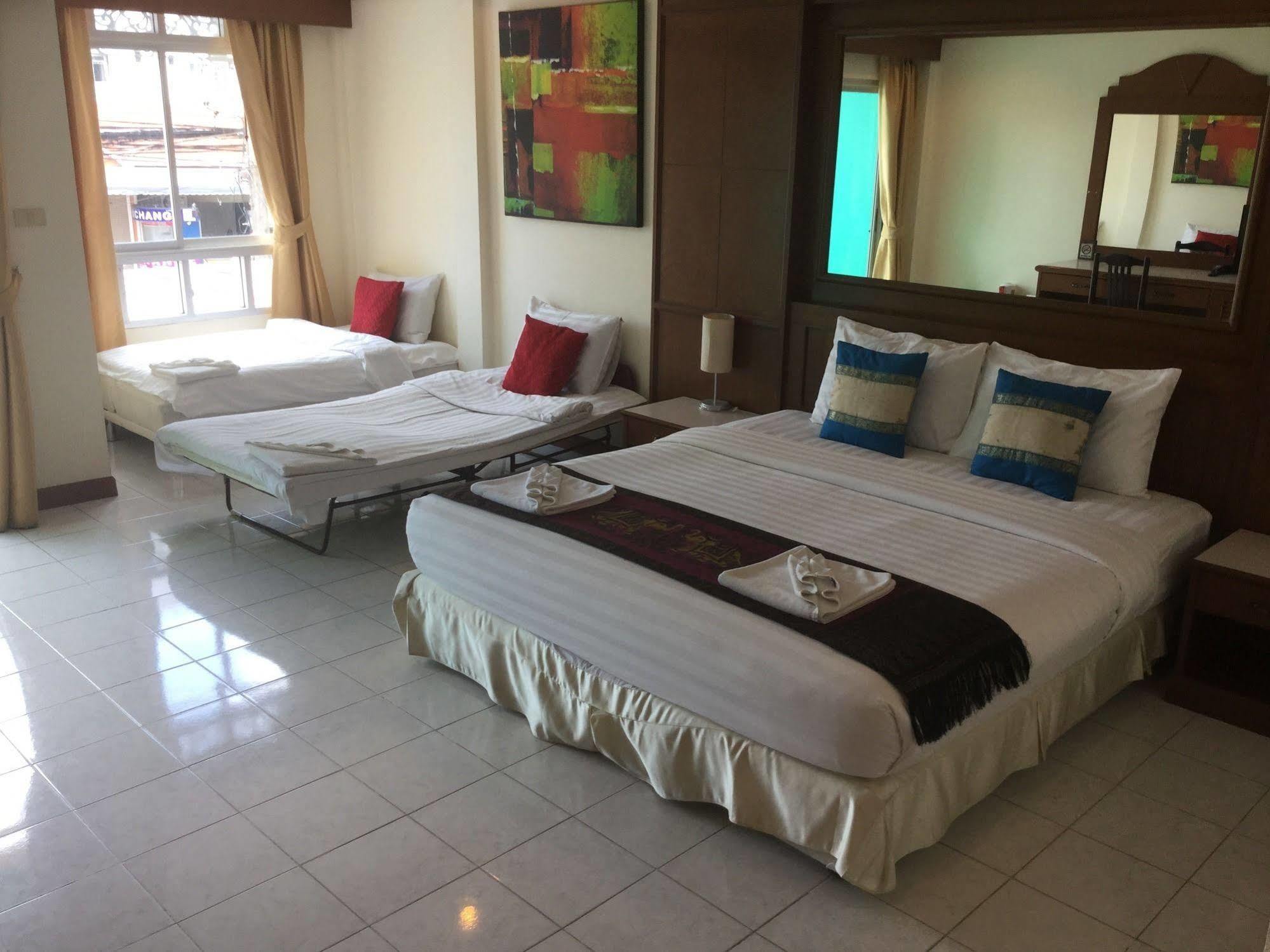 The Yim Siam Hotel Patong Esterno foto
