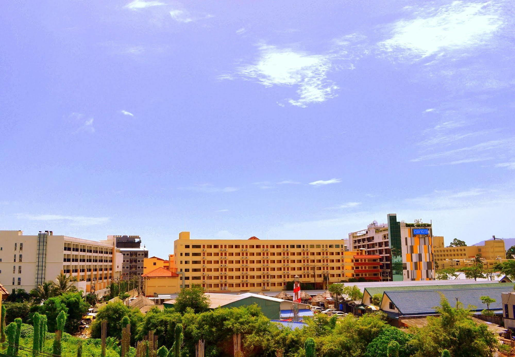 The Yim Siam Hotel Patong Esterno foto