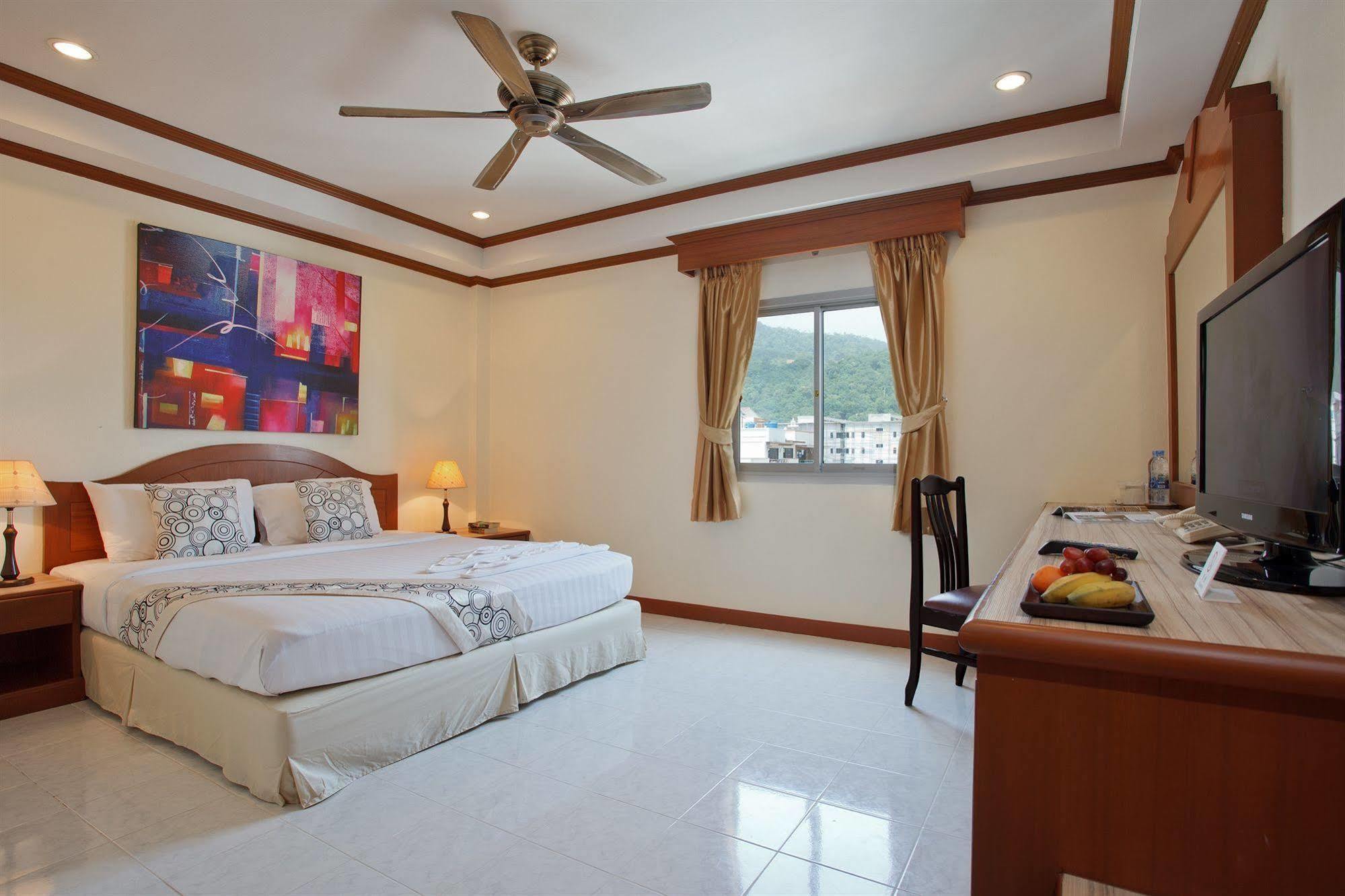 The Yim Siam Hotel Patong Esterno foto