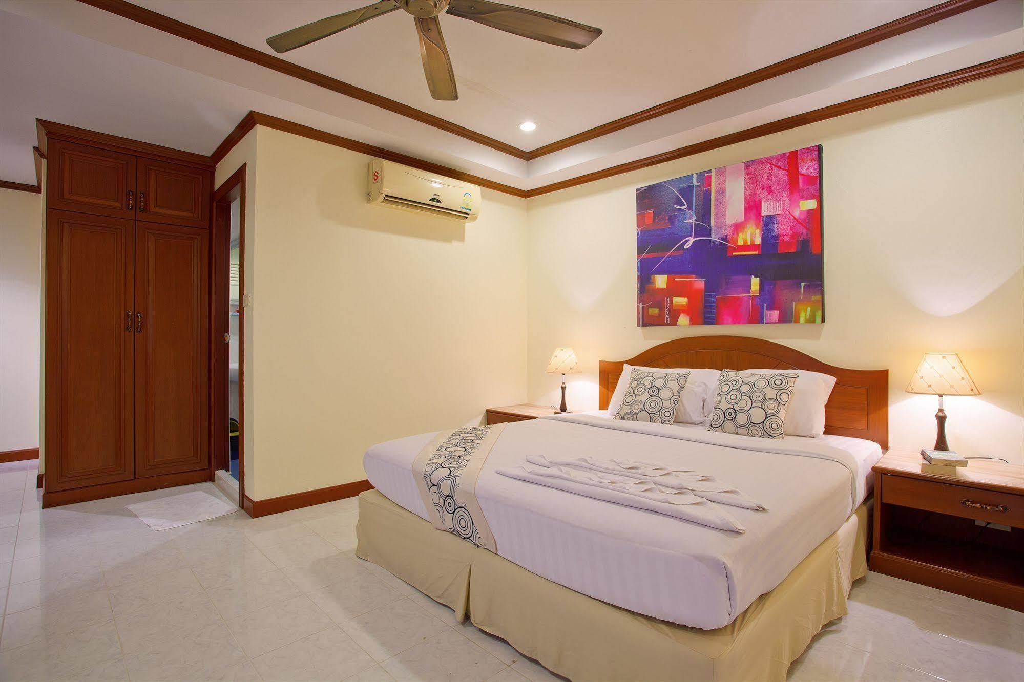 The Yim Siam Hotel Patong Esterno foto