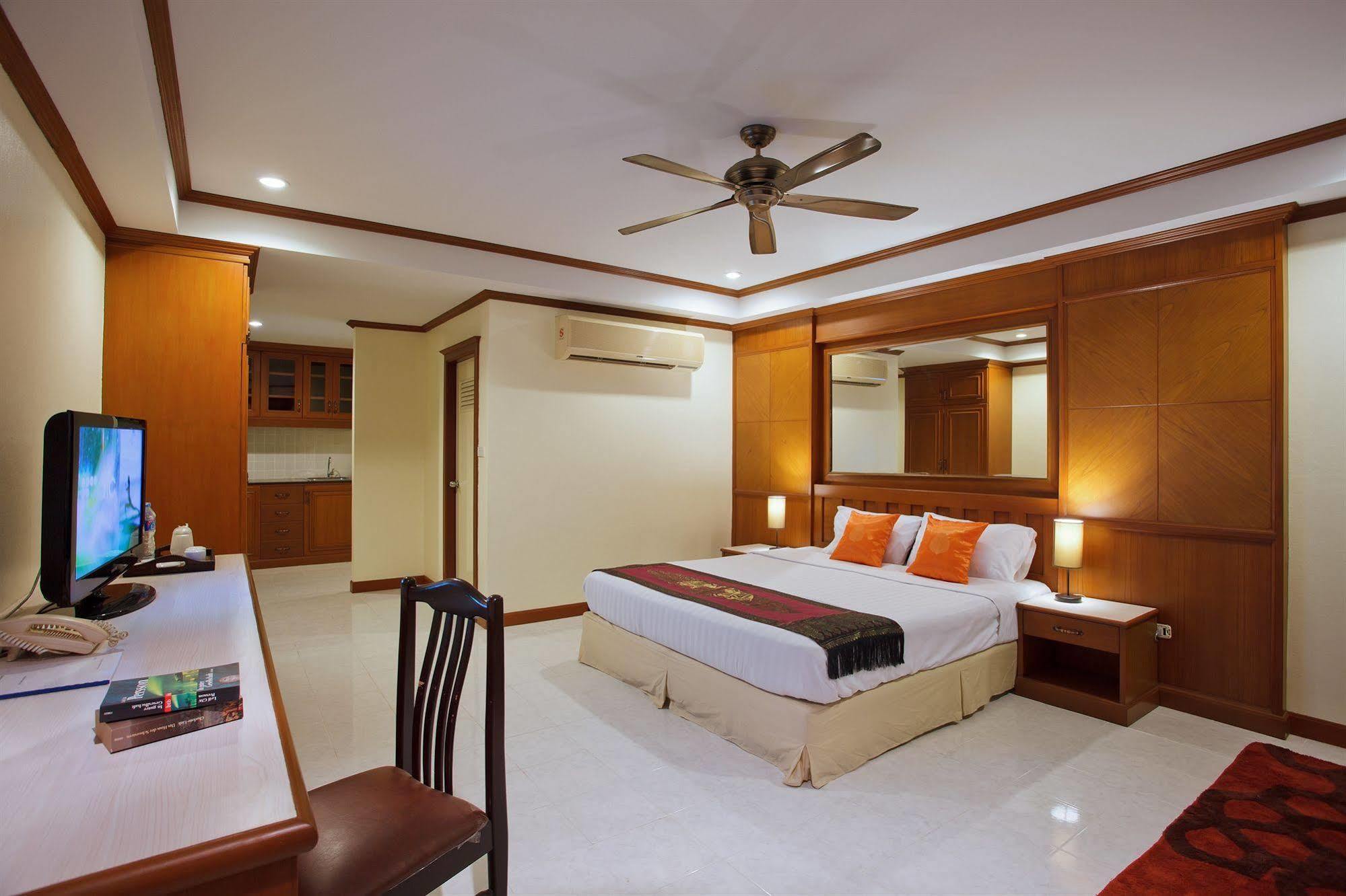 The Yim Siam Hotel Patong Esterno foto